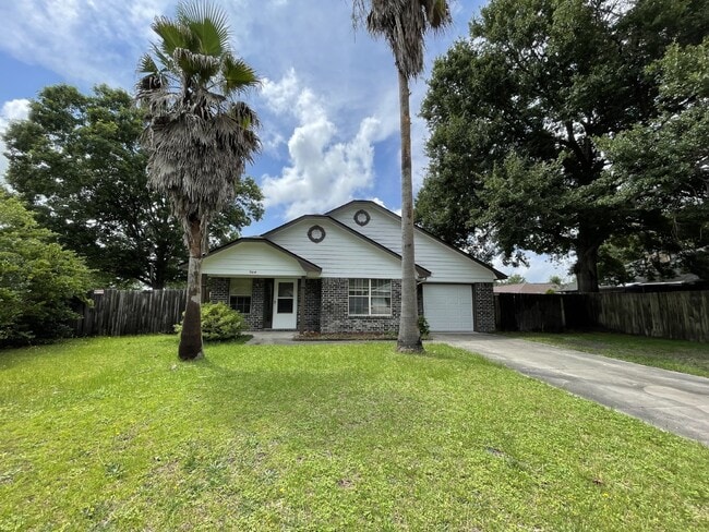 property at 904 Canyon Ct