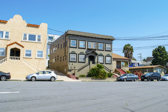 2239-2245 Curlew St in San Diego, CA - Building Photo - Building Photo