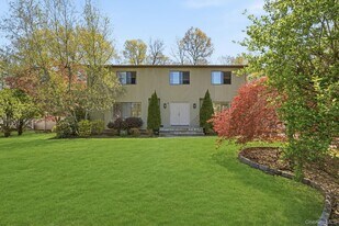 26 Devonshire Dr in White Plains, NY - Building Photo