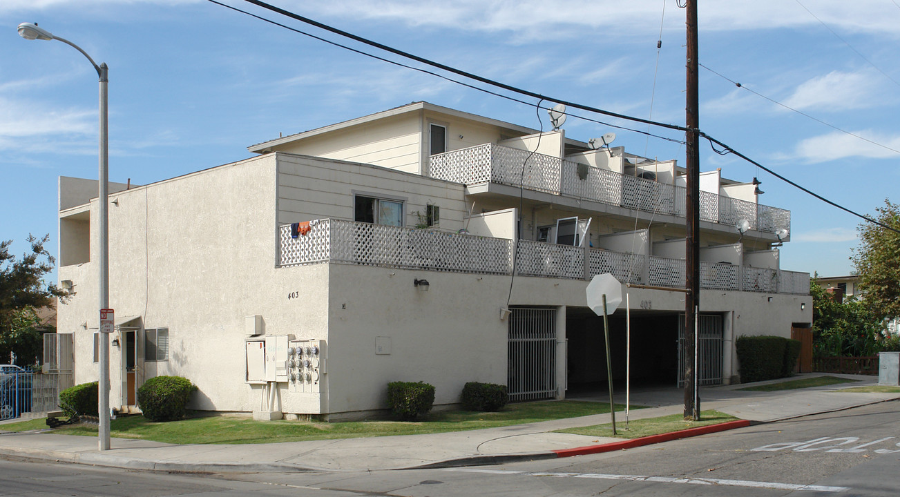 403 W Washington Ave in Santa Ana, CA - Foto de edificio