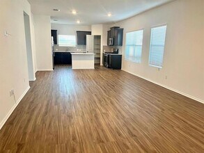 100 Milliner Lp in Hutto, TX - Building Photo - Building Photo