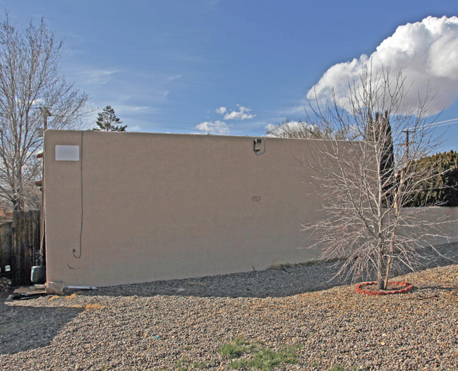 825 Louisiana Blvd SE in Albuquerque, NM - Building Photo - Building Photo