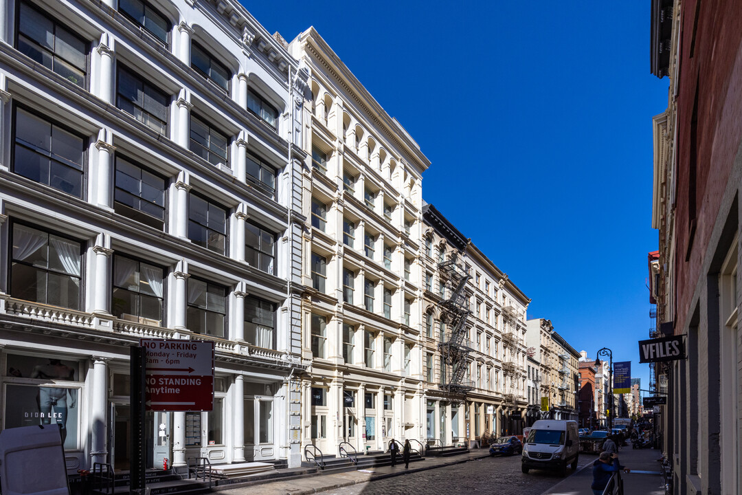 15-17 Mercer St in New York, NY - Building Photo