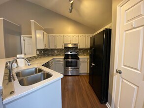 Room in House on Hathshire Dr in Charlotte, NC - Building Photo - Building Photo