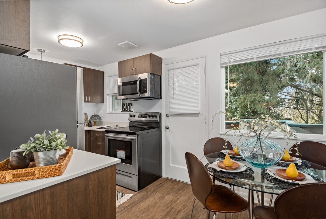 Highland Palms in Renton, WA - Building Photo