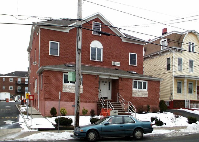 116 W Grand St in Elizabeth, NJ - Building Photo - Building Photo