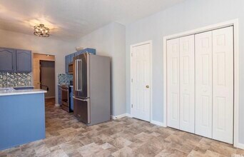 5786 W Tensleep Rd in Bloomington, IN - Foto de edificio - Building Photo