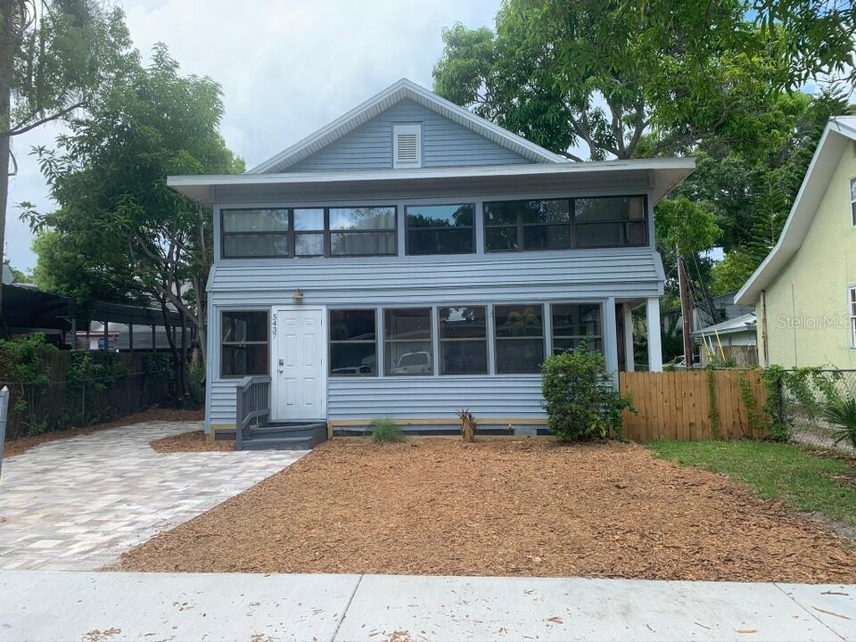 5437 Delette Ave S in Gulfport, FL - Foto de edificio