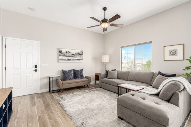 9303 Gilcrease Ave in Las Vegas, NV - Building Photo - Building Photo