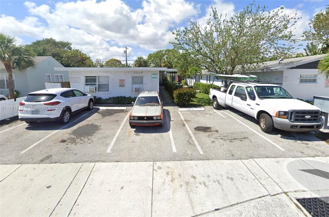 1115 S Federal Hwy in Lake Worth Beach, FL - Foto de edificio