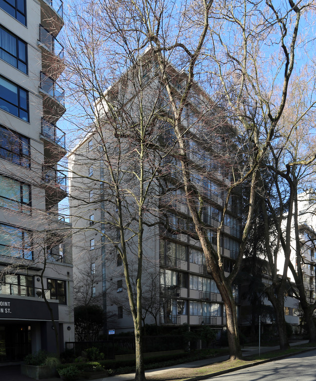 Bayside Towers in Vancouver, BC - Building Photo - Building Photo