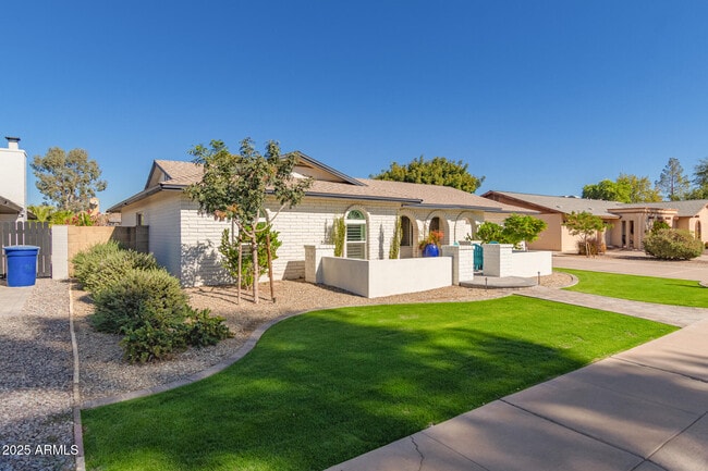 2032 E Pegasus Dr in Tempe, AZ - Building Photo - Building Photo
