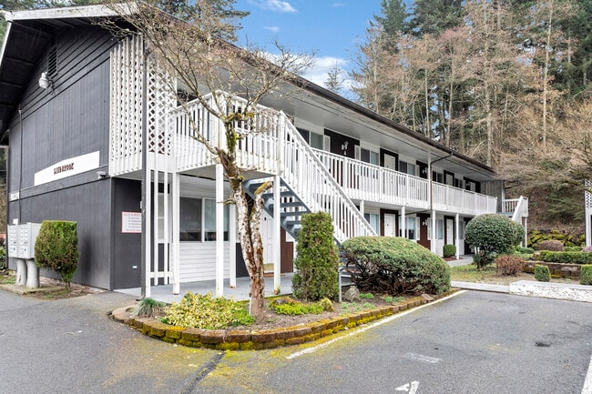 Lindbrook Apartments: Great Location