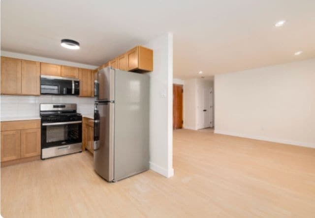 921 Tyson Ave in Philadelphia, PA - Foto de edificio - Building Photo