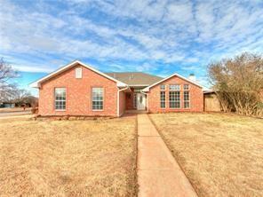 2401 Larkhaven St in Norman, OK - Building Photo