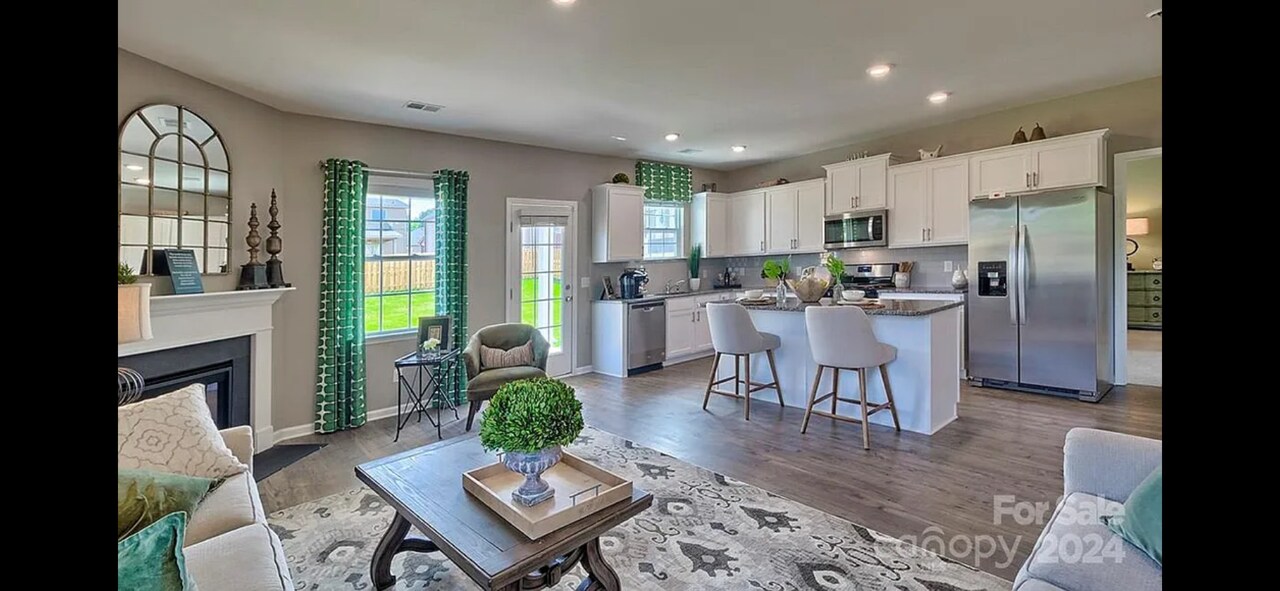 135 Ashelyn Pk Dr in Fletcher, NC - Building Photo