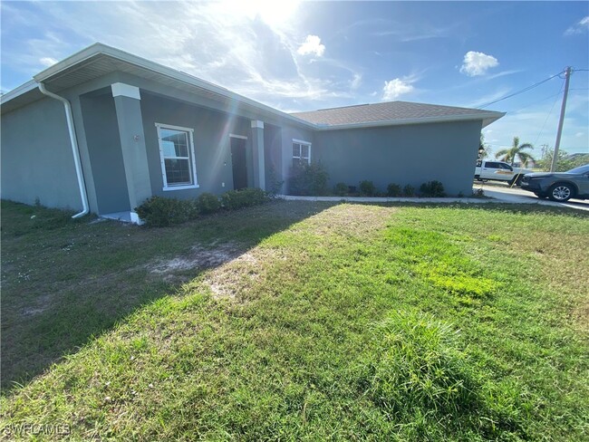 3421 W Gator Cir in Cape Coral, FL - Building Photo - Building Photo
