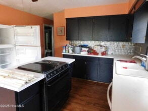 6109 Schooner Ct in New Bern, NC - Building Photo - Building Photo