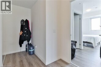 108 Garment St in Kitchener, ON - Building Photo - Building Photo