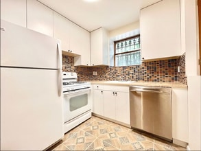 32 Greene Ave, Unit 1 in Brooklyn, NY - Building Photo - Building Photo