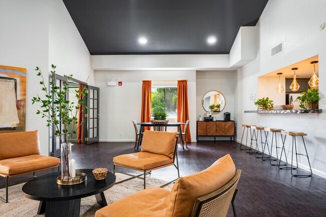 Eagle Point Apartments in Albuquerque, NM - Building Photo - Building Photo