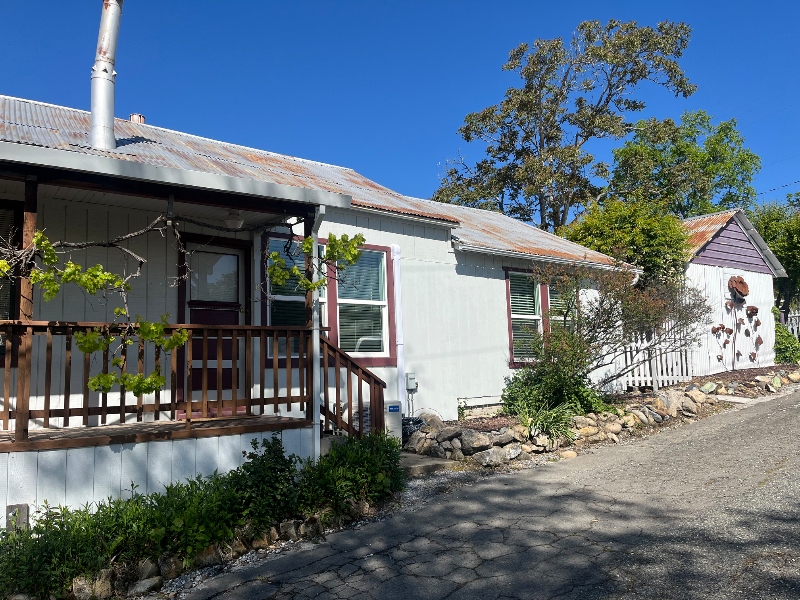 517 Pleasant Valley Rd in Diamond Springs, CA - Building Photo