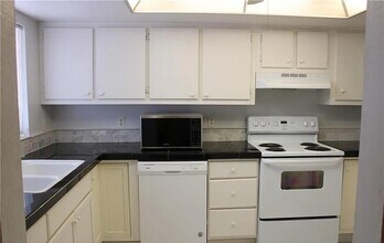 203 SE 15th Pl, Unit # 214 in Cape Coral, FL - Building Photo - Building Photo