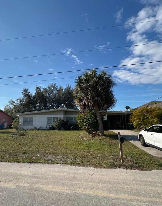 27121 Solomon Dr in Punta Gorda, FL - Building Photo