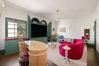 10966 Strathmore Dr in Los Angeles, CA - Building Photo - Building Photo