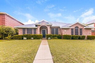 1506 Chapman Dr in Lancaster, TX - Building Photo