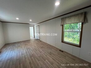 135 Penney Ln in Bradley, ME - Foto de edificio - Building Photo