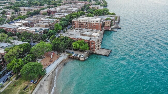 Howard Beach Apartments in Chicago, IL - Building Photo - Building Photo