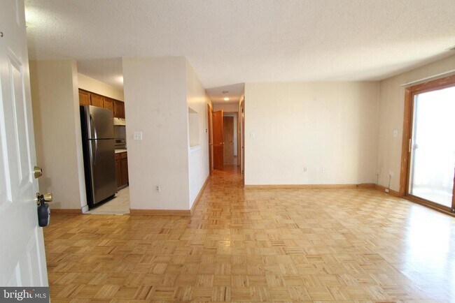 4812 Ravens Crest Dr in Plainsboro, NJ - Building Photo - Building Photo