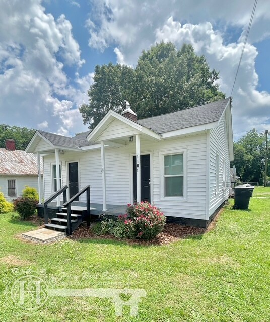 1101 N Anthony St in Burlington, NC - Foto de edificio