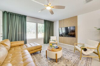 1759 Round House Ln in Dallas, TX - Building Photo - Building Photo