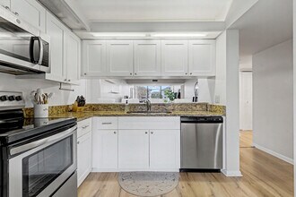 1518 Whitehall Dr in Davie, FL - Building Photo - Building Photo