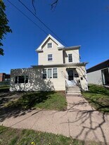 982 Dixwell Ave in Hamden, CT - Building Photo