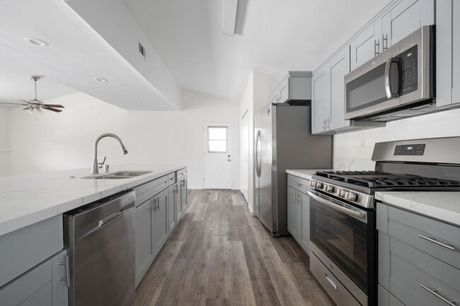 5288 Manhasset Dr in San Diego, CA - Building Photo - Building Photo