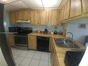 7662 SW 152nd Ave in Miami, FL - Building Photo - Building Photo