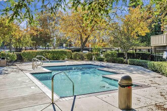 1101 Lakeview Cir in Pittsburg, CA - Building Photo - Building Photo