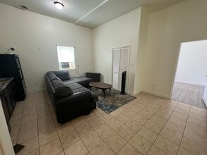 310 W Main St, Unit Unit 3 in Lansdale, PA - Building Photo - Building Photo