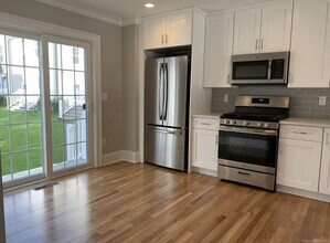 115 Colonial Rd in Stamford, CT - Building Photo - Building Photo