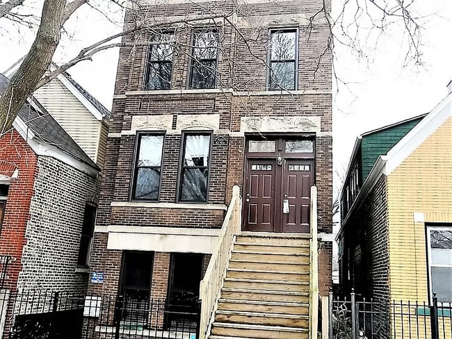 property at 2031 W Moffat St