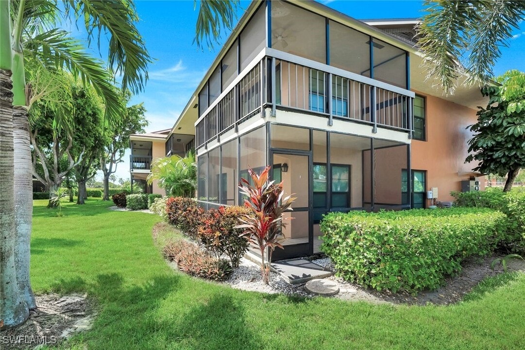 35 Greenbrier St in Marco Island, FL - Building Photo