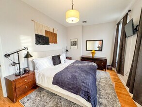 7 Harvard Square in Brookline, MA - Building Photo - Building Photo