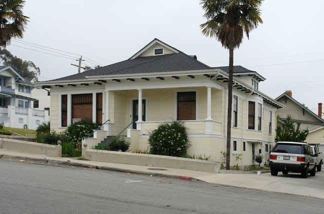 92 N Fir St in Ventura, CA - Foto de edificio - Building Photo