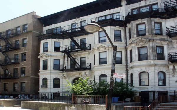 950 Saint Marks Ave in Brooklyn, NY - Building Photo