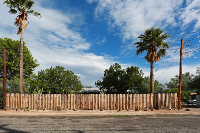 4311-4313 E Fairmount St in Tucson, AZ - Foto de edificio - Building Photo