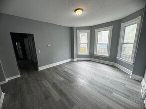 1315 Brown St-Unit -#1 in Davenport, IA - Building Photo - Building Photo