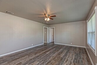 1910 S 47th St in Temple, TX - Building Photo - Building Photo
